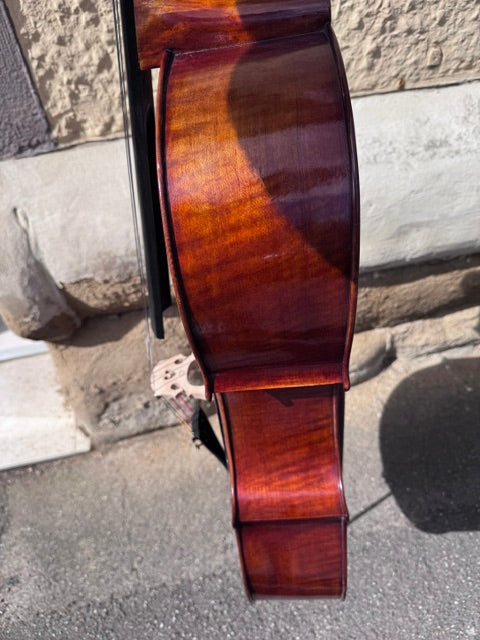 Jay Haide Cello · Antique-Finish – Klassikweltshop.de – Detailansicht 1 | Klassikweltshop